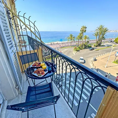 Elegant Seafront Loft Old Town
