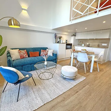 Elegant Seafront Loft Old Town *