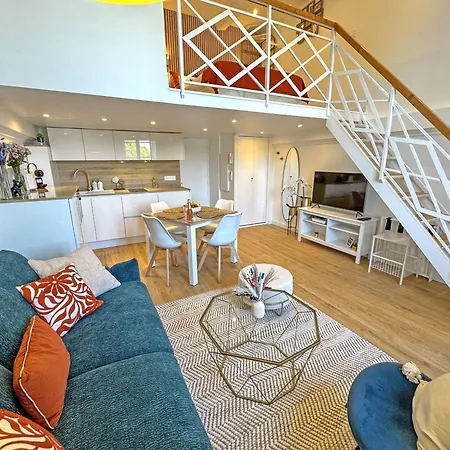 Elegant Seafront Loft Old Town