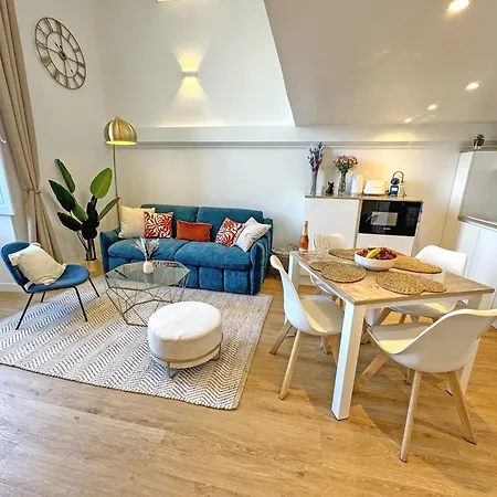 Elegant Seafront Loft Old Town 아파트 *