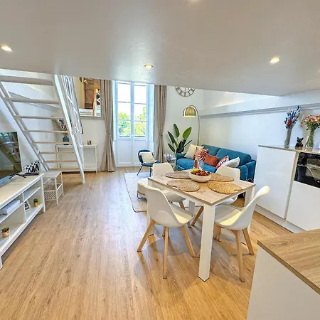 Elegant Seafront Loft Old Town Apartment Nice