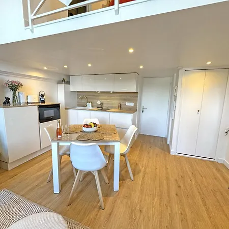 Elegant Seafront Loft Old Town *
