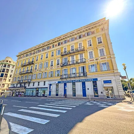 Elegant Seafront Loft Old Town