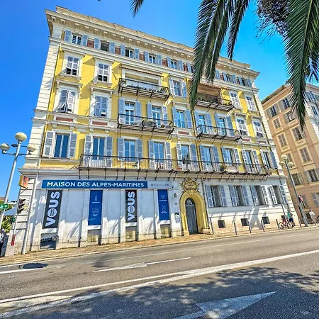 Elegant Seafront Loft Old Town *